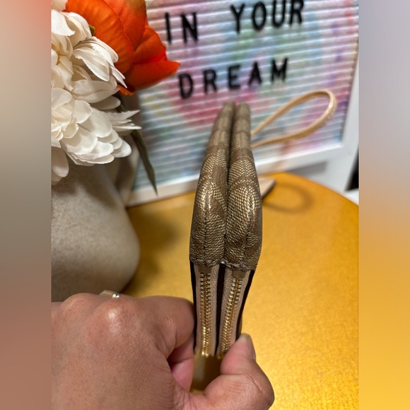 Coach Doble Cornee Zip Wristlet-like new 🛍️ - Picture 8 of 8